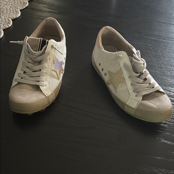 ShuShop White and Gold Sneakers with Classic Lace-Up Design - Picture 1 of 4